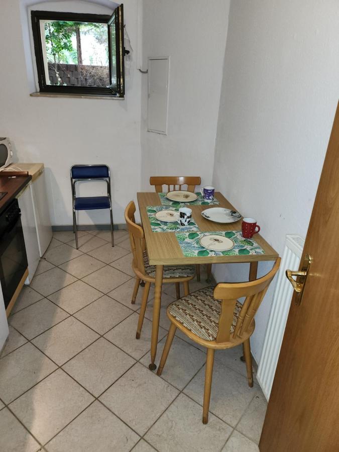 Halle, Top -Preise, Grosse 79 Qm Sd Fewo, Eg, Wahlweise Mit 1- 3 Dz, Inklusiv Tv Lounge, Kueche, Bad Wc Einfach Und Gut, Langzeitmieter Vb Preise Halle  ภายนอก รูปภาพ