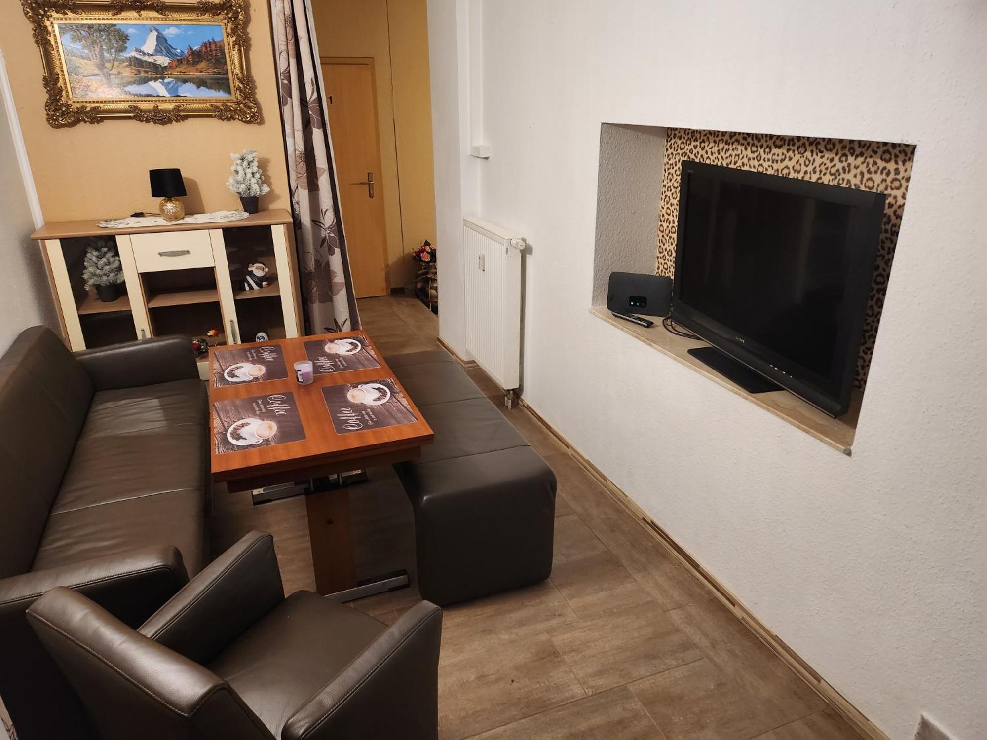 Halle, Top -Preise, Grosse 79 Qm Sd Fewo, Eg, Wahlweise Mit 1- 3 Dz, Inklusiv Tv Lounge, Kueche, Bad Wc Einfach Und Gut, Langzeitmieter Vb Preise Halle  ภายนอก รูปภาพ